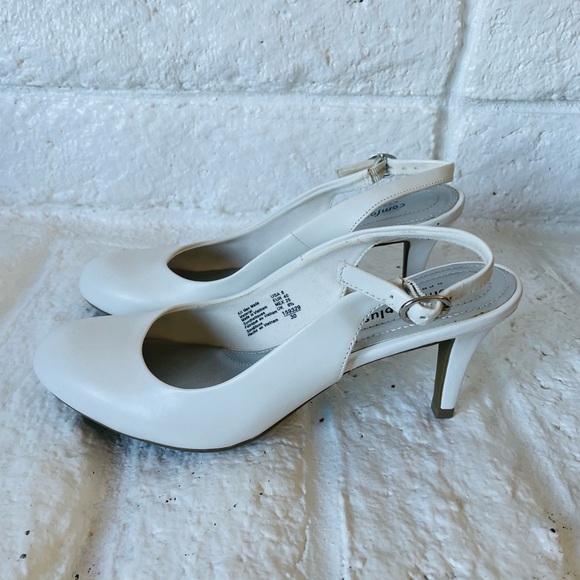 Comfort Plus shoes by predictions womens Size 8 White high heel pumps